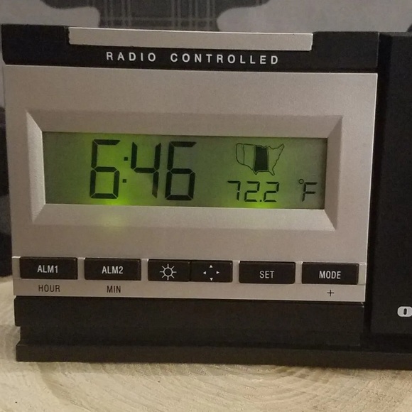 Orick radio controlled alarm clock atomic time temperature - Picture 3 of 6
